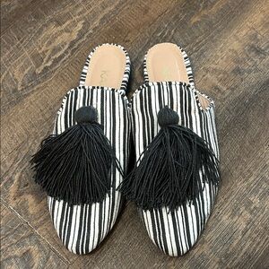 Kaanas Cocuy Women’s striped mule slides with tassels Navy and White Size 9‎